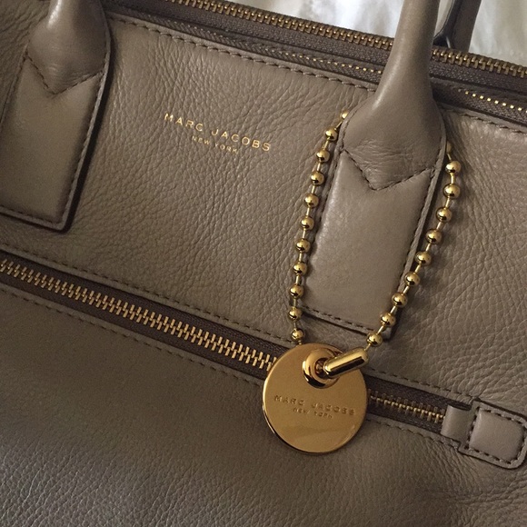 LIKE NEW CLEAN recruit east/west Marc Jacobs Tote - Picture 3 of 7